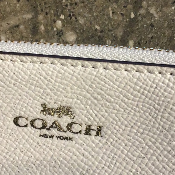 Coach cream wristlet - Picture 2 of 13